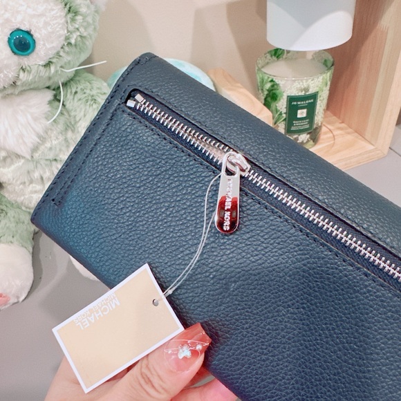 Michael Kors Cassie Large Trifold Wallet/NWT - Picture 5 of 8